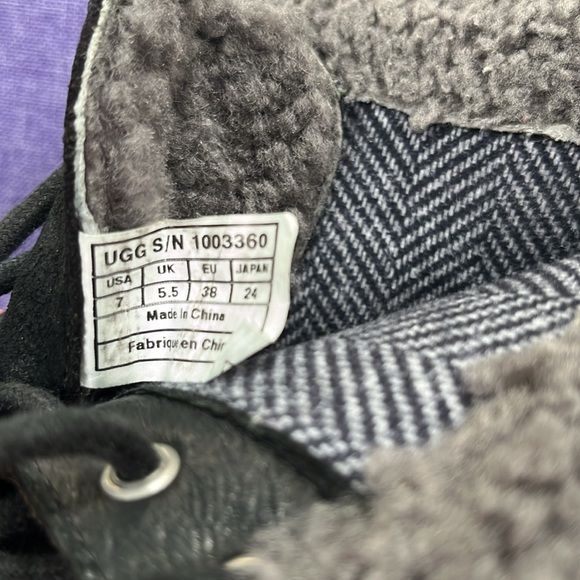 Ugh Zea black sherpa wedge boot size 7 - Picture 8 of 9